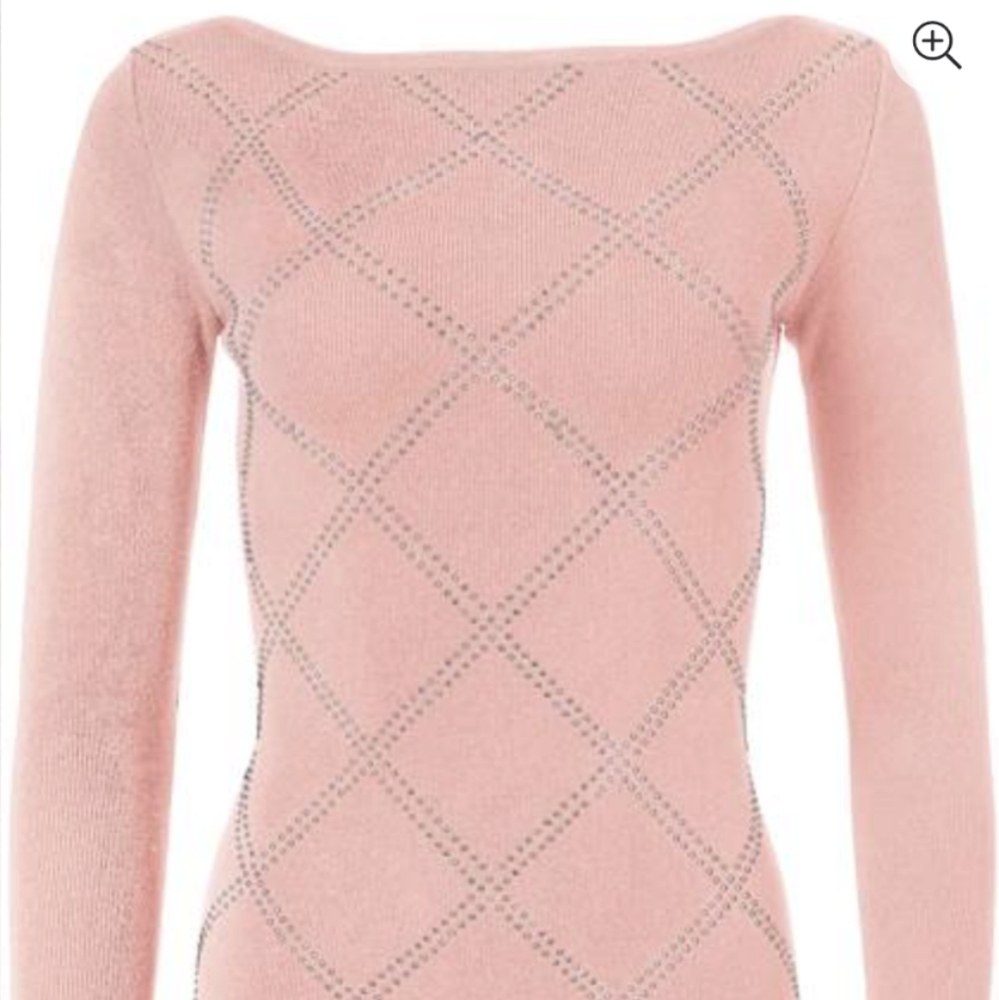 Detailed pink top